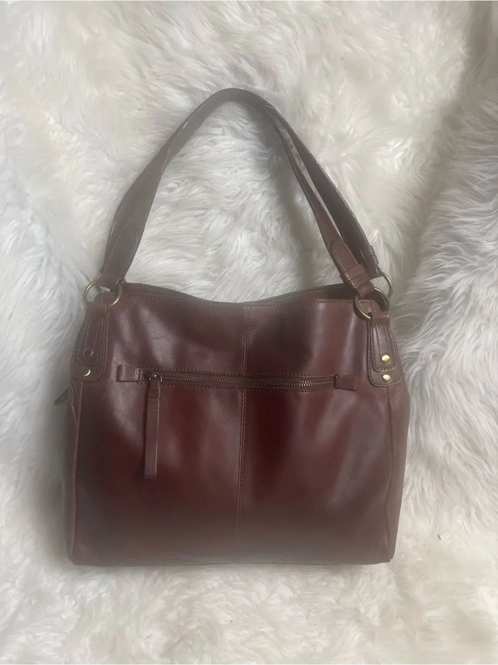 Bolo Leather Brown Medium Shoulder Bag gold tone hardwares. - Picture 4 of 14